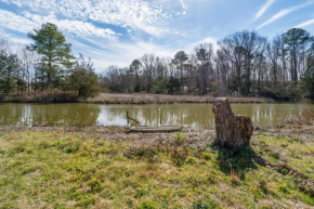 Enormous 6 BR Family Style Home By Waterside